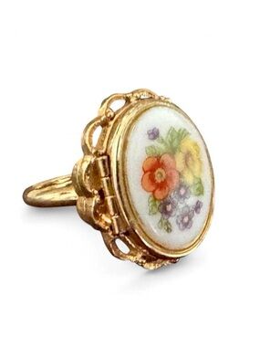 Vintage Avon Porcelain Locket Ring